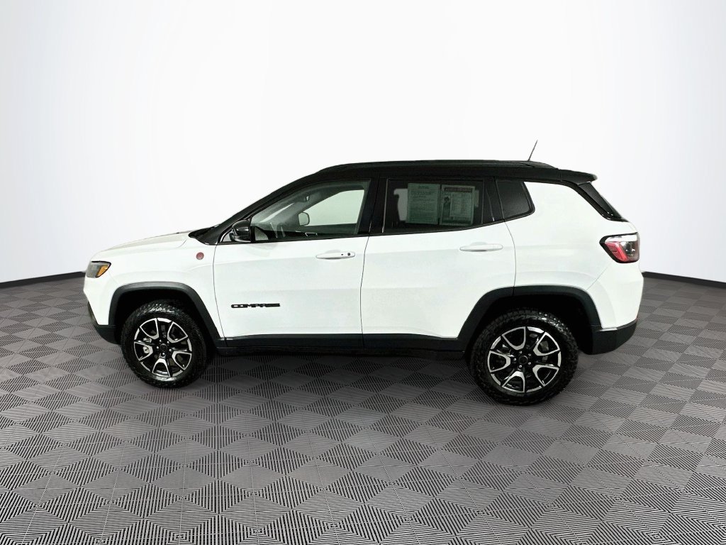 Certified 2025 Jeep Compass Trailhawk AWD/4WD image 6