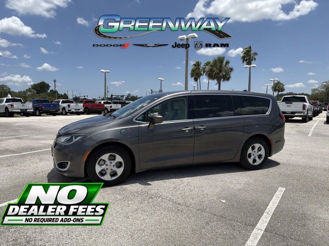 Used 2017 Chrysler Pacifica Touring Plus FWD image 1