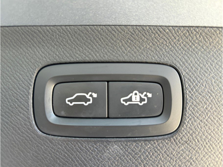 Used 2018 Volvo XC90 T5 Momentum w/ Convenience Package AWD/4WD image 29