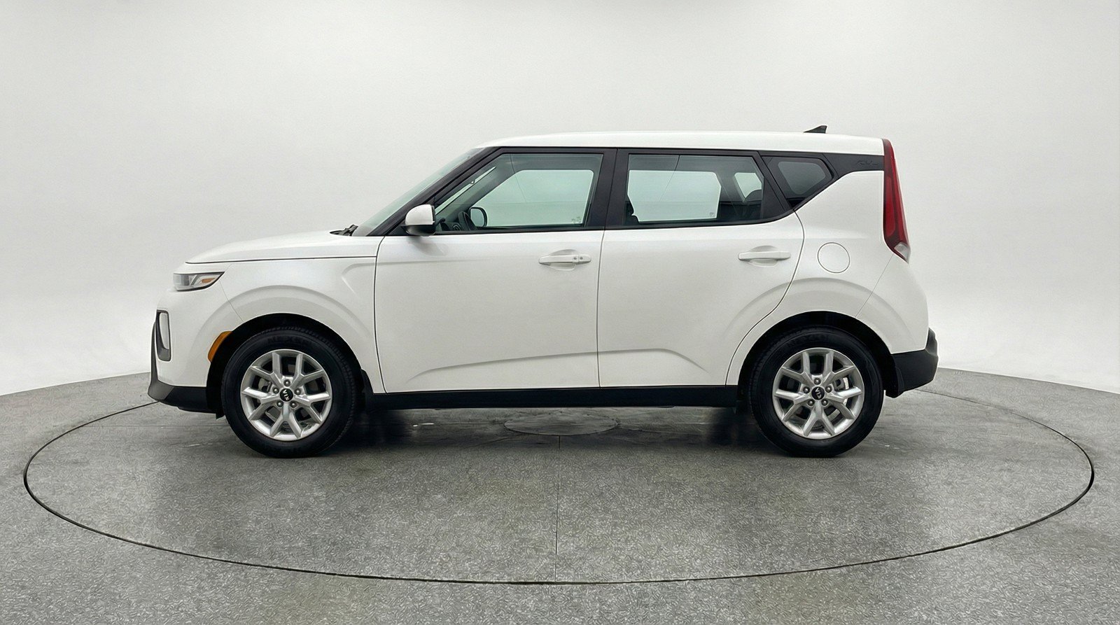 Used 2025 Kia Soul LX w/ LX Technology Package FWD image 5
