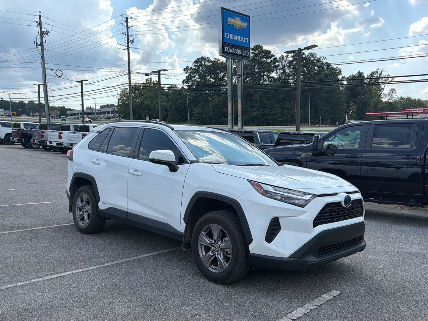 Used 2024 Toyota RAV4 XLE w/ Convenience Package AWD/4WD image 4