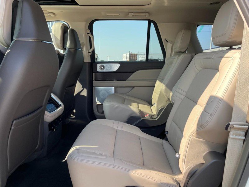 Certified 2023 Lincoln Navigator L Reserve image 10