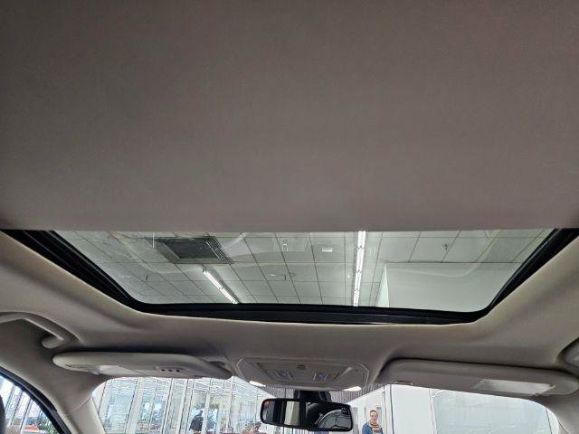 Used 2017 Ford Escape Titanium image 39