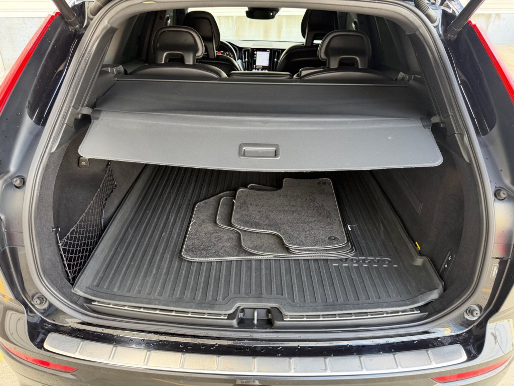 Used 2018 Volvo XC60 T5 R-Design w/ Convenience Package AWD/4WD image 23
