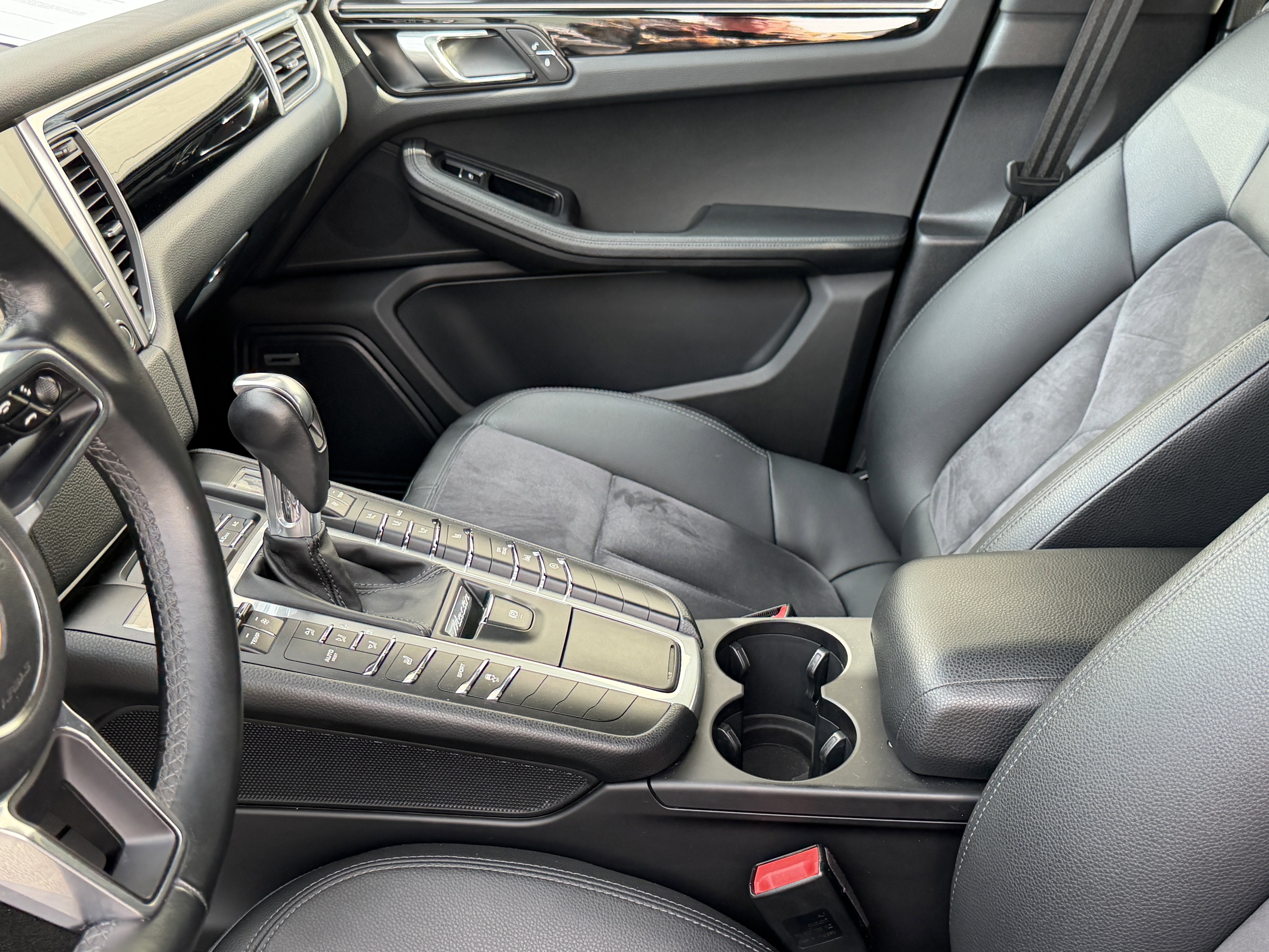 Certified 2017 Porsche Macan S image 4