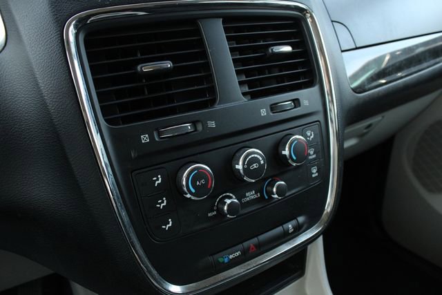 Used 2014 Dodge Grand Caravan SXT FWD image 15