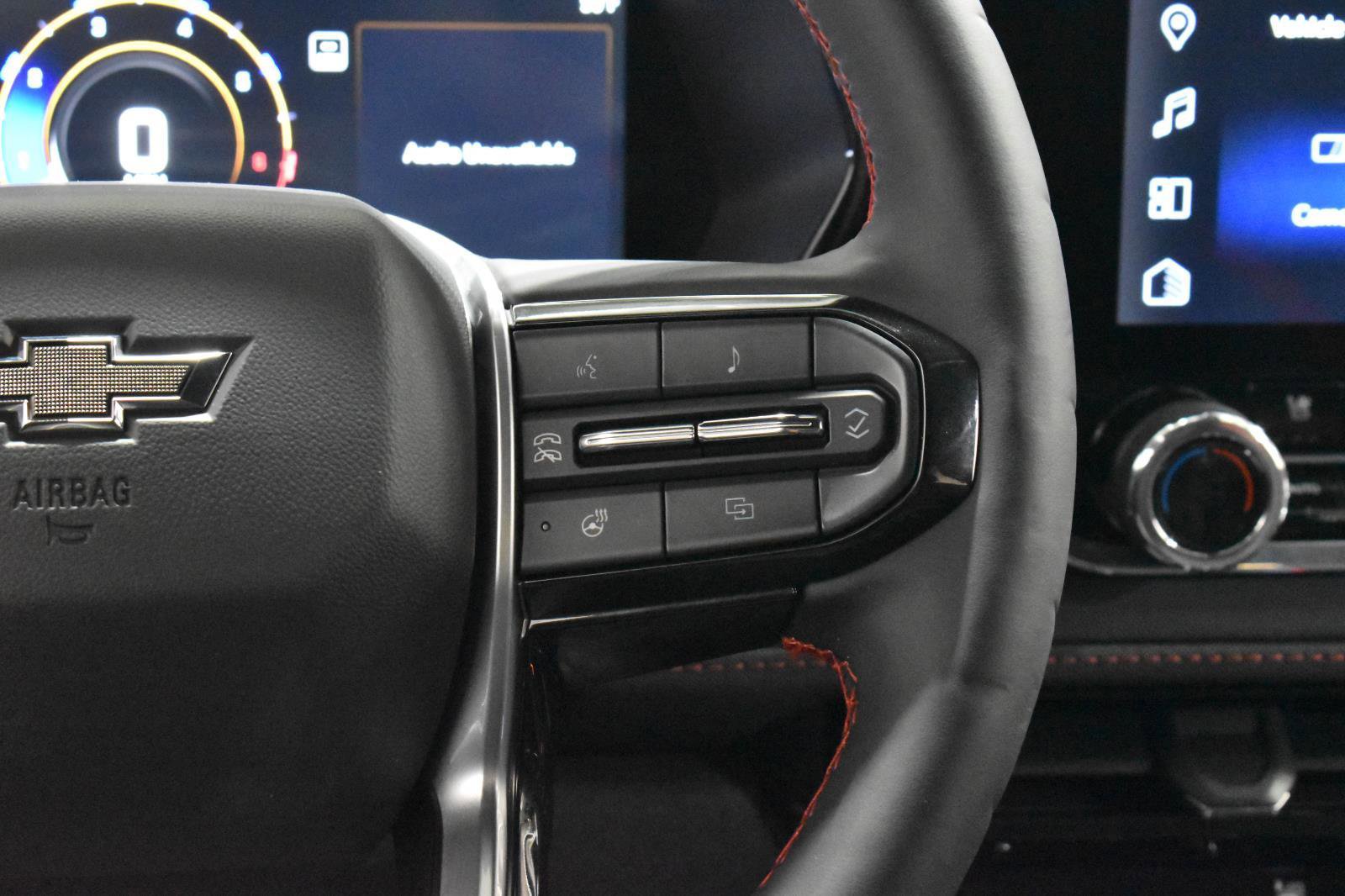 Used 2024 Chevrolet Colorado Z71 w/ Z71 Convenience Package 2 AWD/4WD image 12