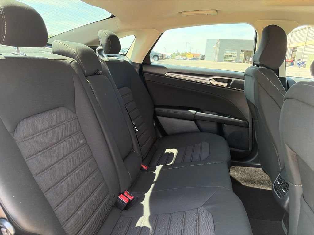 Used 2020 Ford Fusion SE FWD image 13