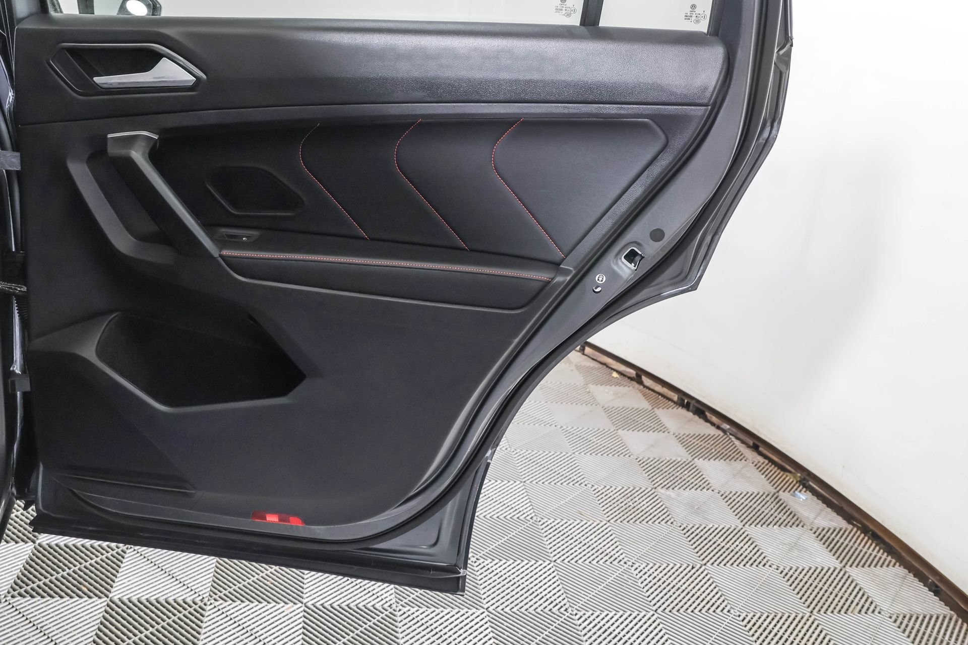 Used 2024 Volkswagen Tiguan Wolfsburg Edition image 40