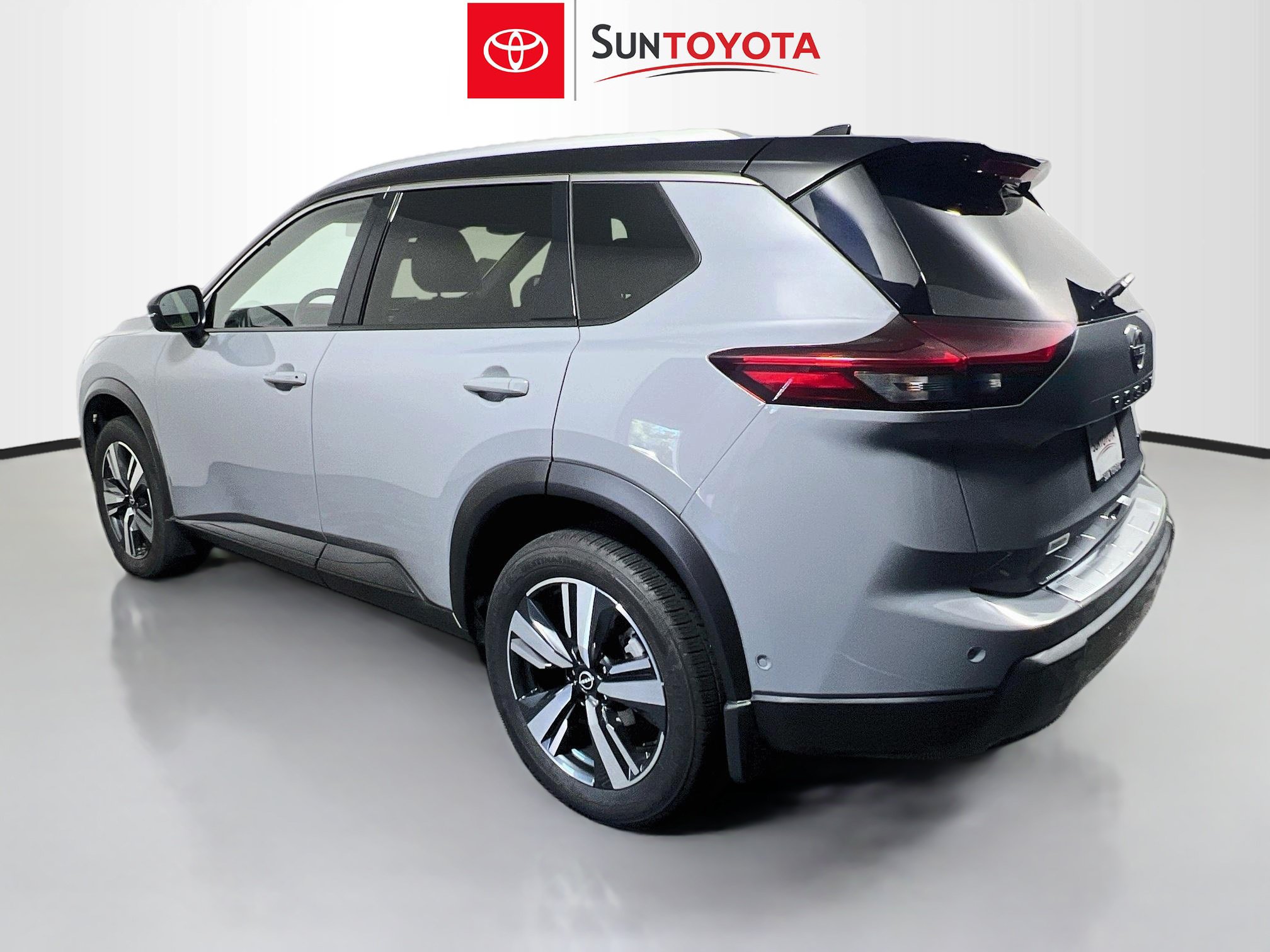 Used 2025 Nissan Rogue SL w/ SL Premium Package FWD image 6