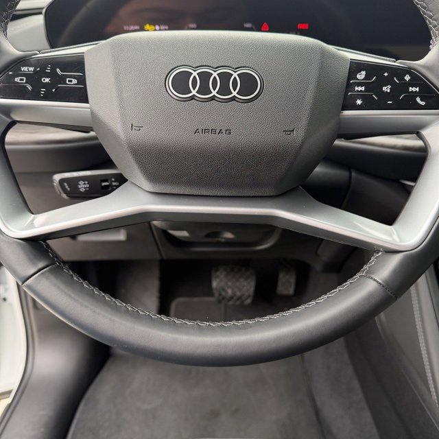 Used 2025 Audi Q5 Premium w/ Convenience Package image 13