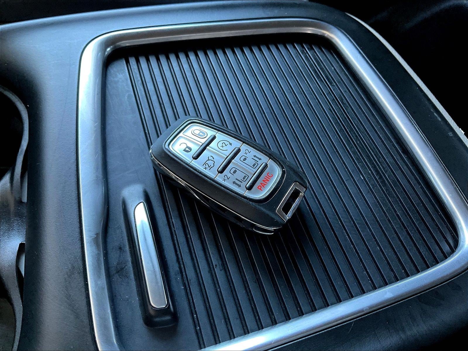 Used 2023 Chrysler Pacifica Touring-L FWD image 33