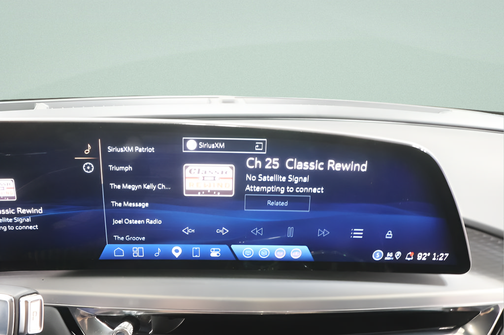 Used 2025 Cadillac Lyriq Luxury w/ LPO, Floor Liner Package AWD/4WD image 11