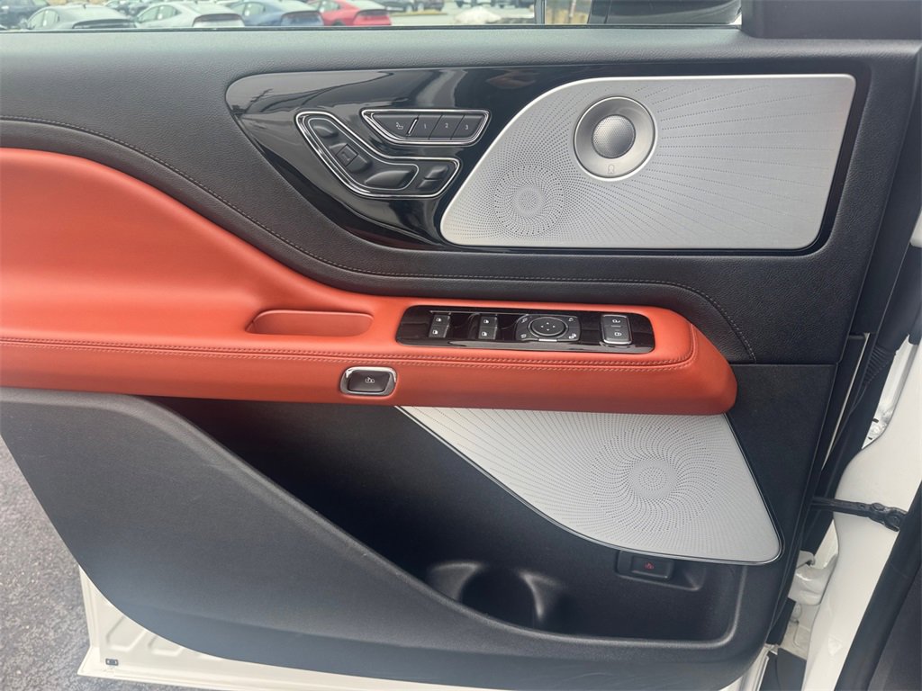 Used 2025 Lincoln Aviator Reserve w/ Equipment Group 201A image 16
