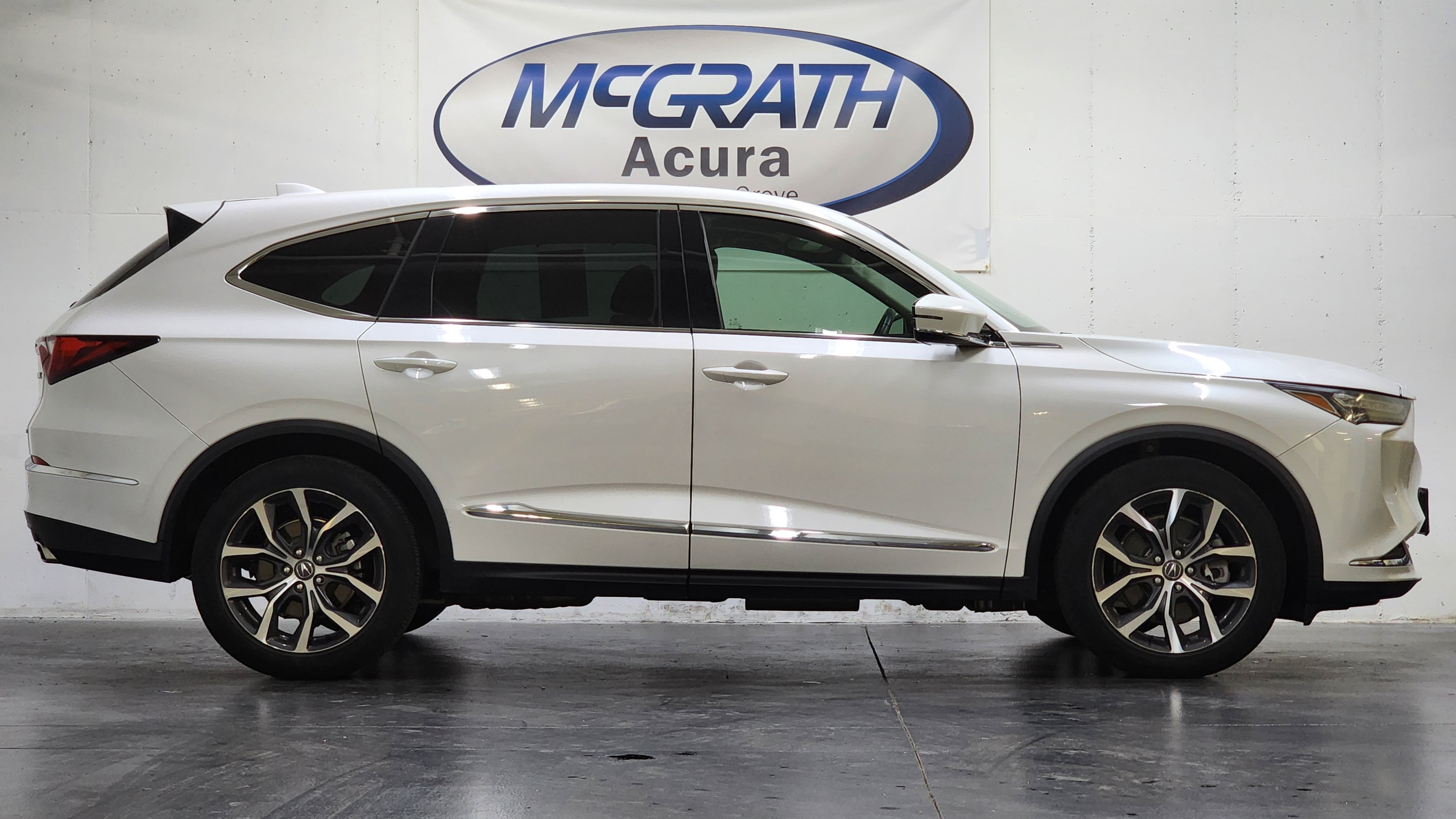 Certified 2023 Acura MDX w/ Technology Package AWD/4WD image 5