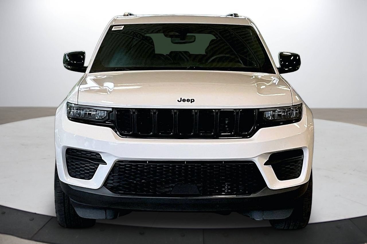 Certified 2023 Jeep Grand Cherokee Altitude AWD/4WD image 3