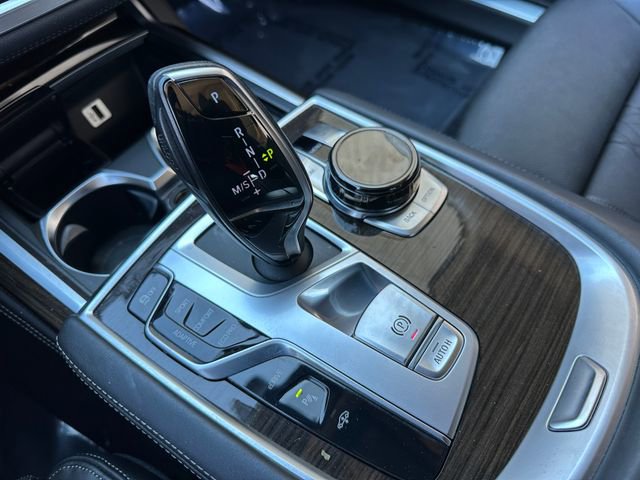 Used 2018 BMW 740e xDrive image 32