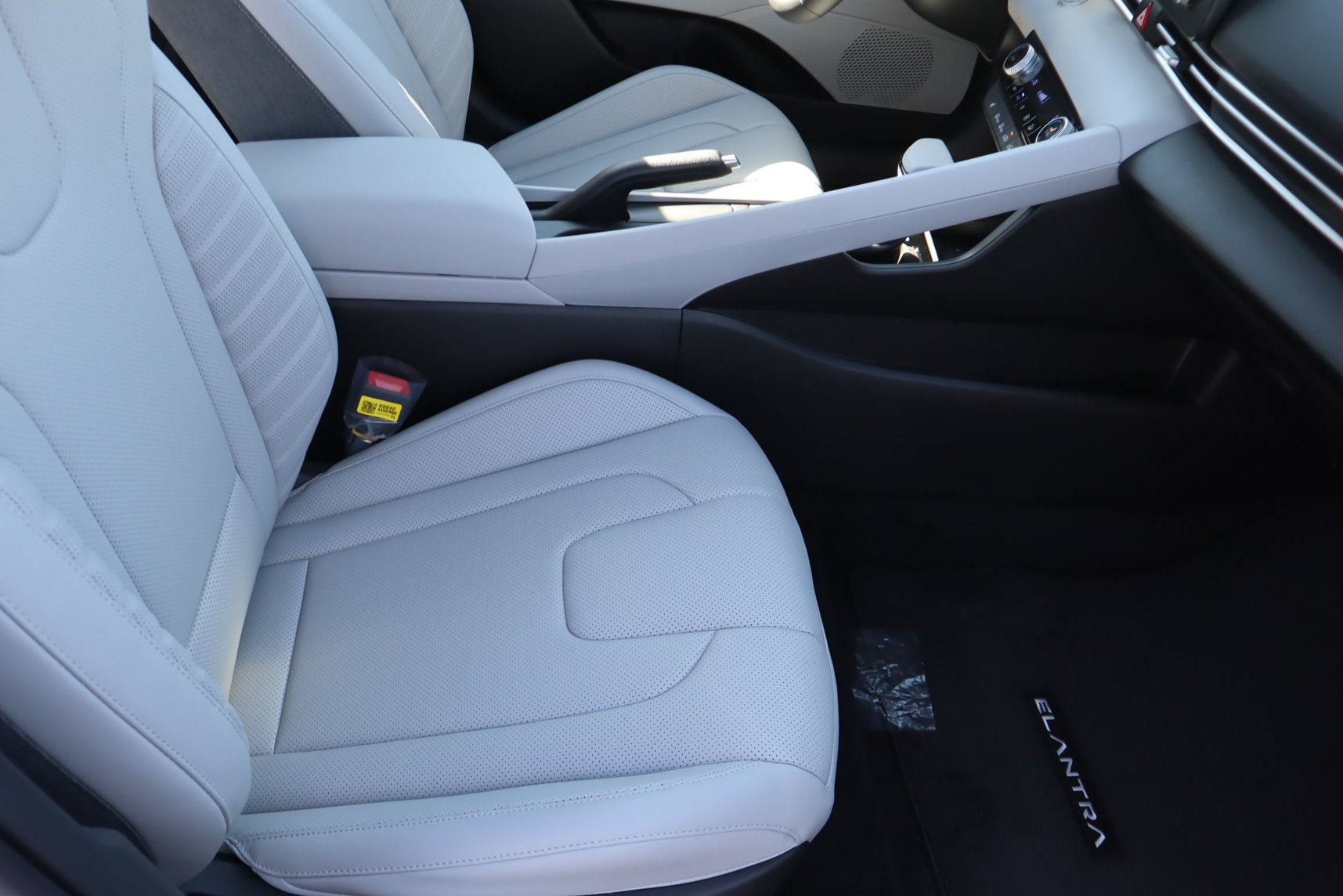 New 2026 Hyundai Elantra SEL Sport FWD image 19