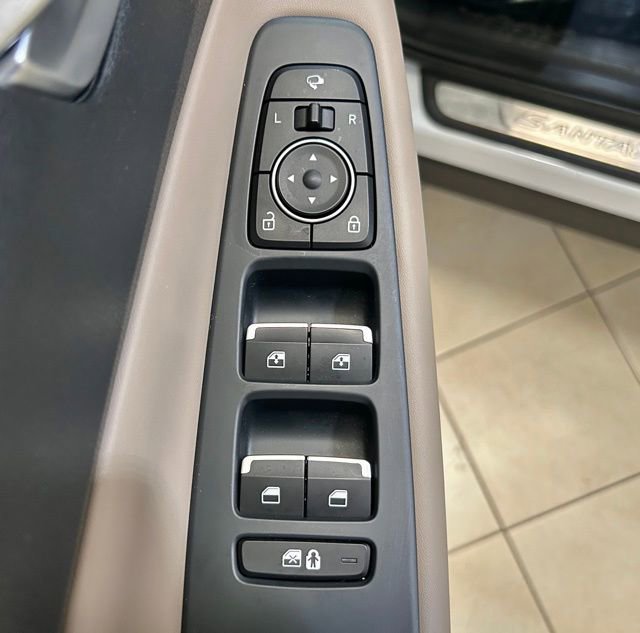 Used 2021 Hyundai Santa Fe Limited image 34