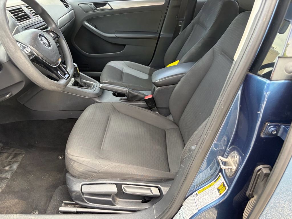 Used 2015 Volkswagen Jetta SE FWD image 10
