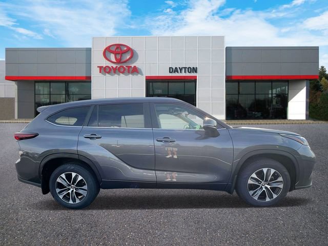 Used 2024 Toyota Highlander XLE AWD/4WD image 6