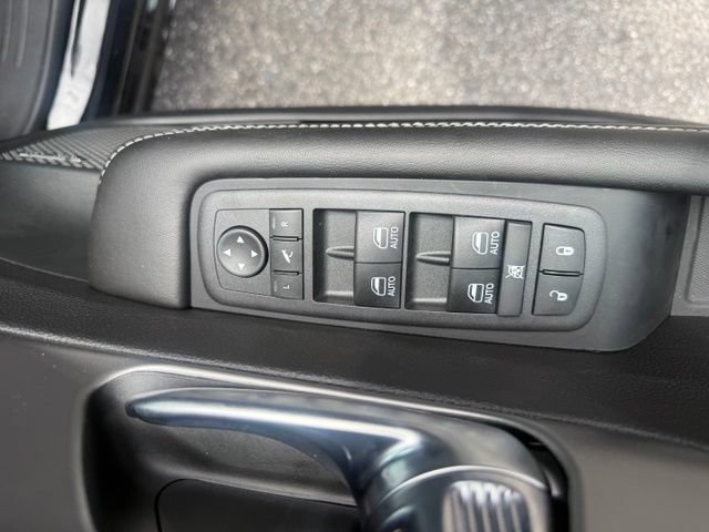 New 2027 Chrysler Pacifica Limited w/ Family Tech Group FWD image 39