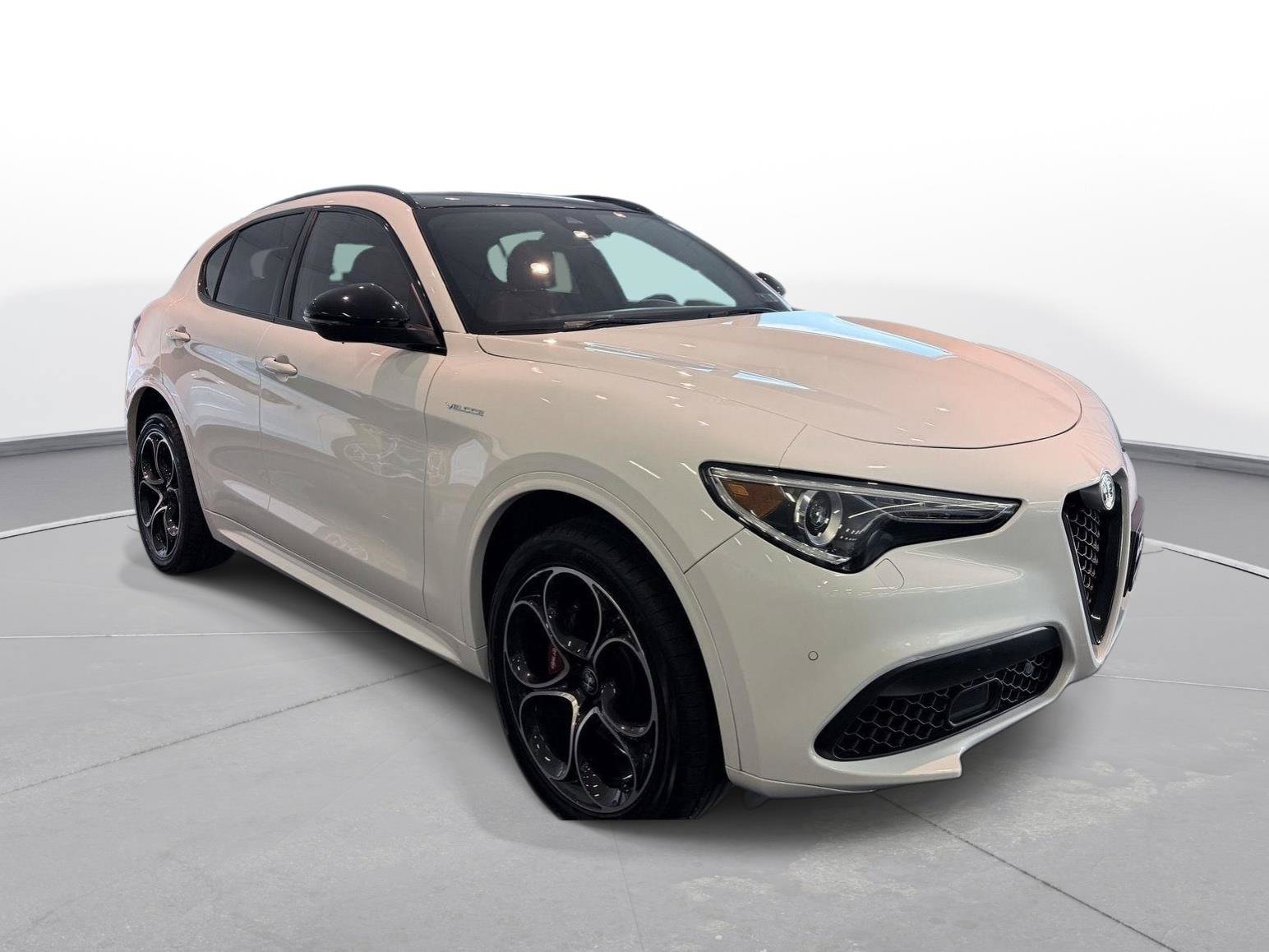 Used 2023 Alfa Romeo Stelvio Veloce AWD/4WD image 9