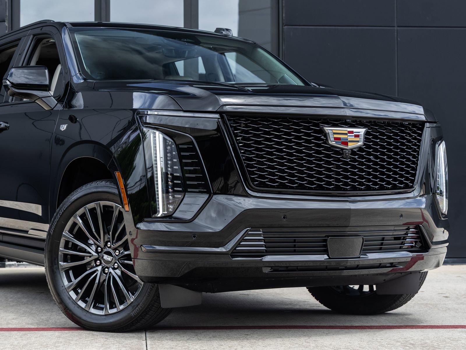 Used 2026 Cadillac Escalade Platinum Sport w/ LPO, Floor Liner Package AWD/4WD image 5