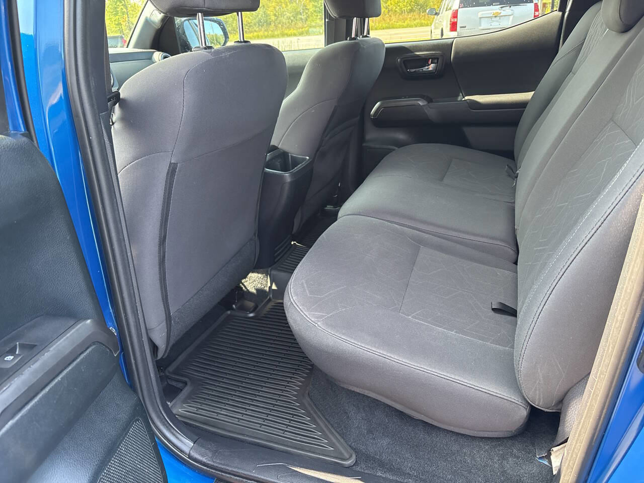 Used 2017 Toyota Tacoma TRD Sport image 7