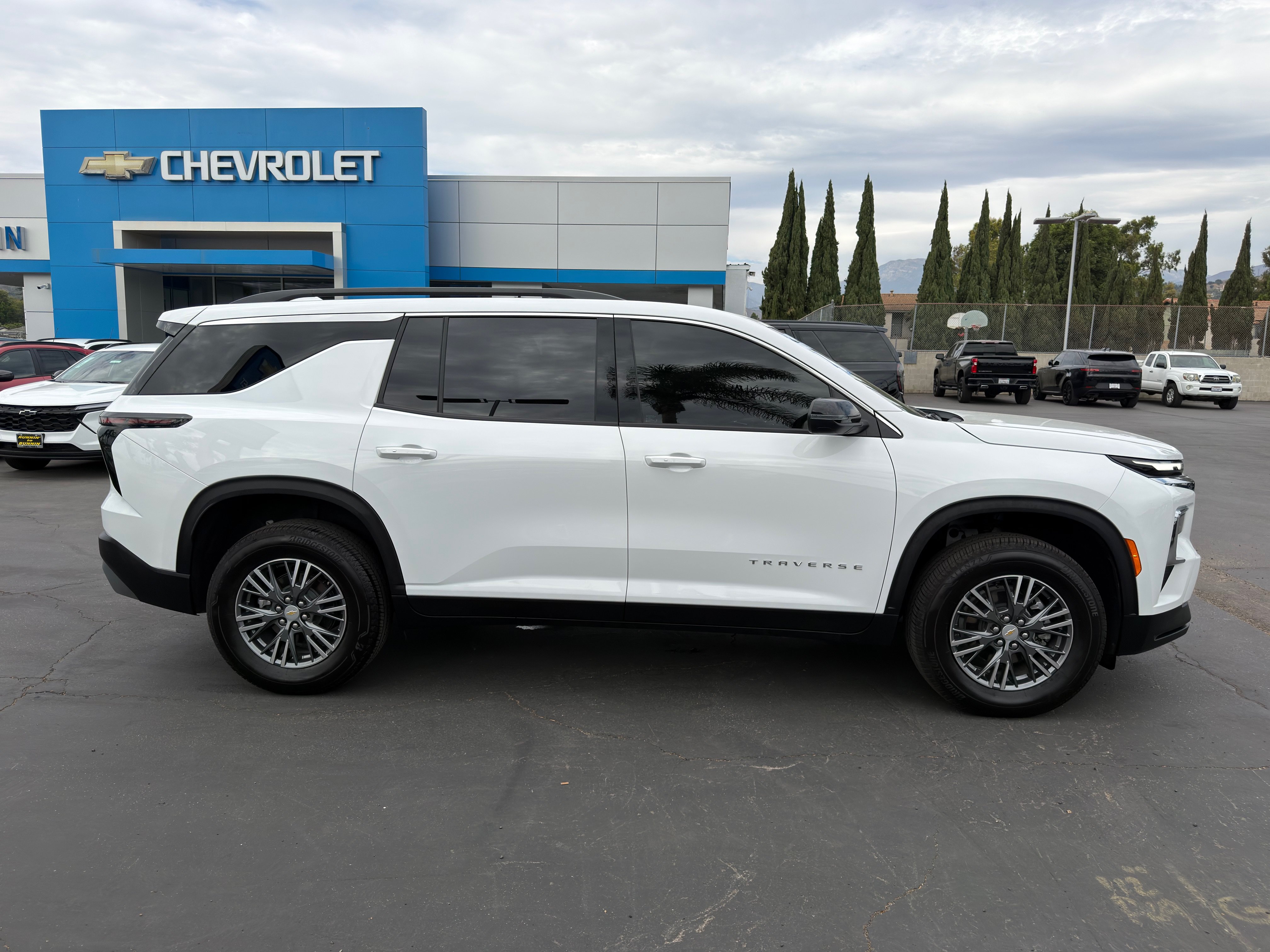 Used 2026 Chevrolet Traverse LT FWD image 9