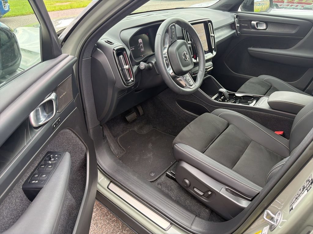 Used 2023 Volvo XC40 Recharge Ultimate AWD/4WD image 7
