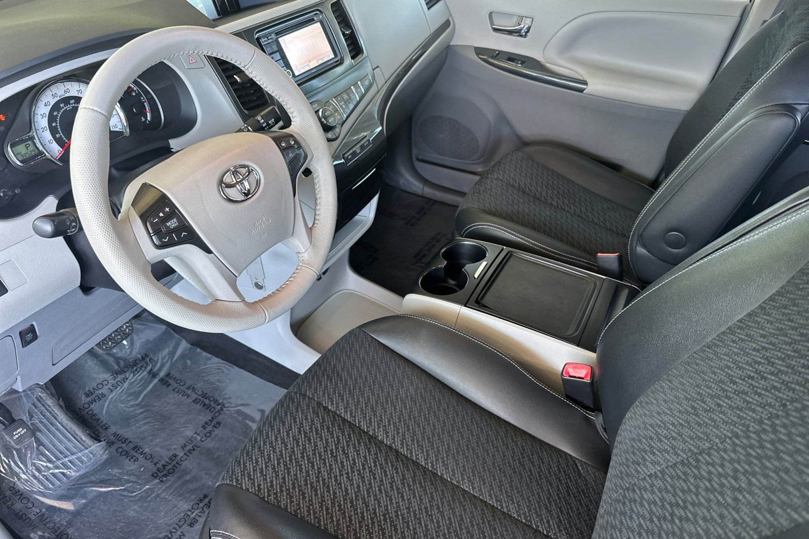 Used 2014 Toyota Sienna SE FWD image 11