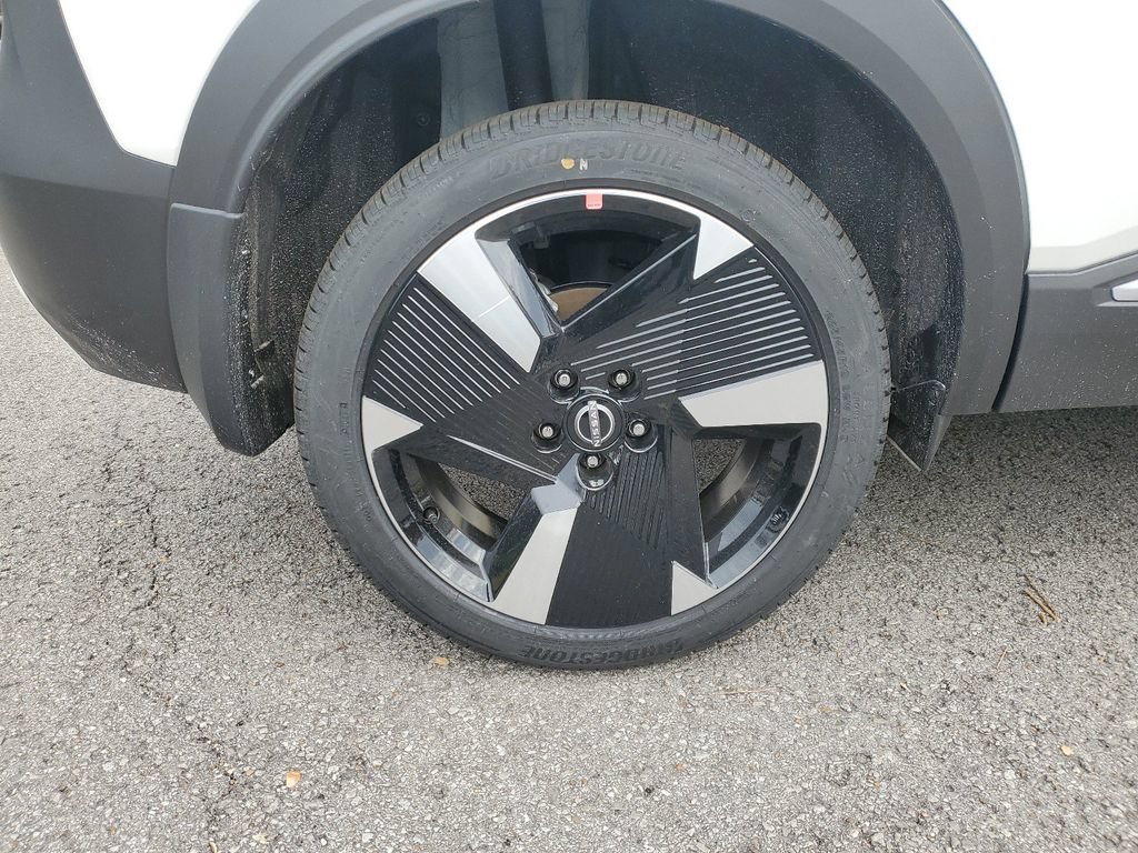 New 2026 Nissan Kicks SR w/ SR Premium Package FWD image 5
