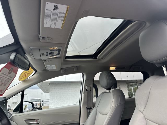 Used 2024 Toyota Sienna XLE image 24