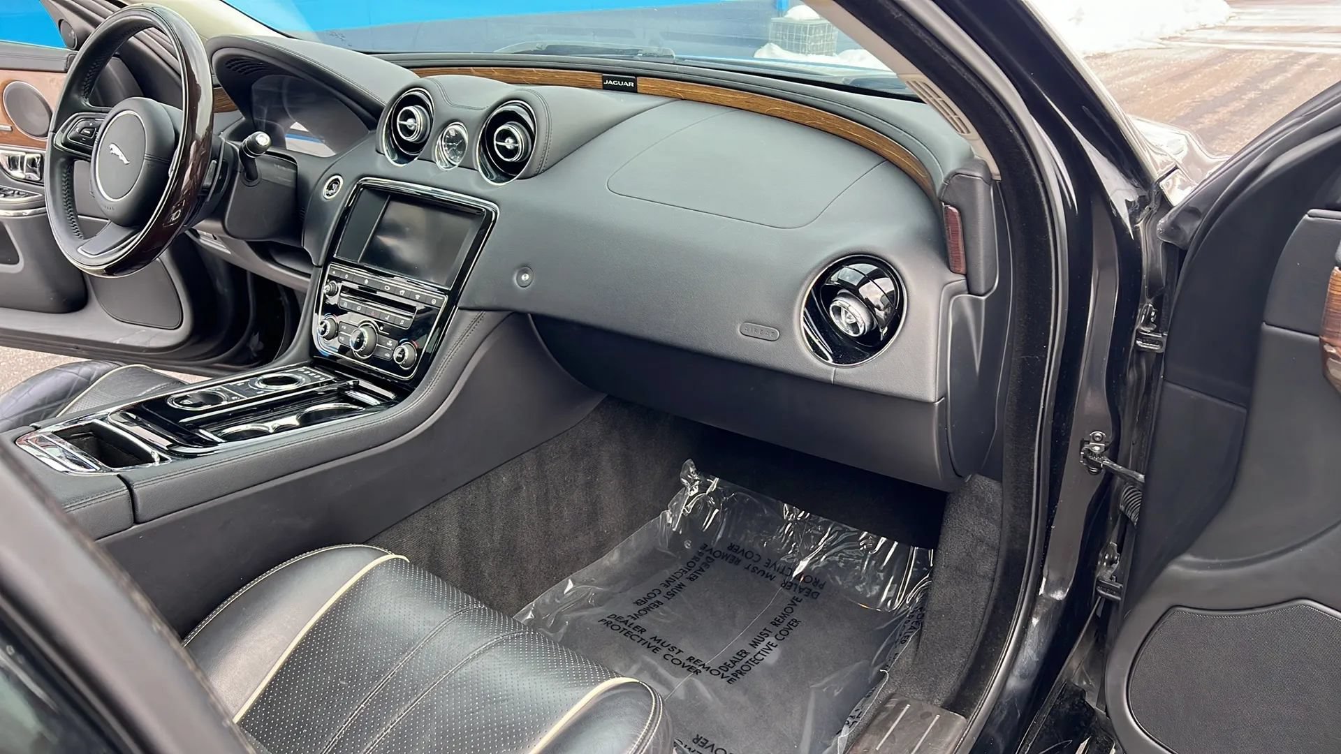 Used 2016 Jaguar XJ Supercharged RWD image 22