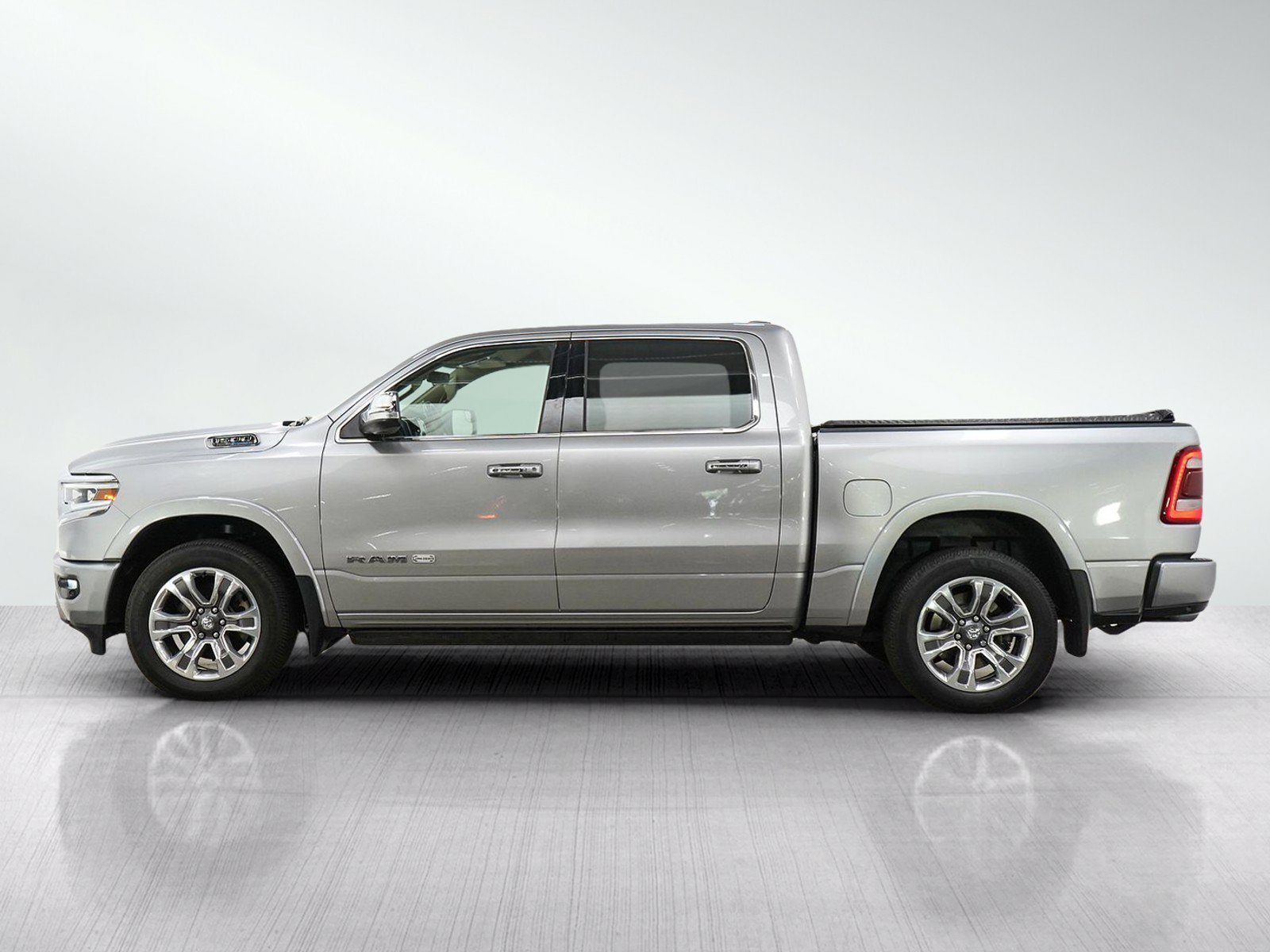 Used 2021 RAM 1500 Limited AWD/4WD image 2