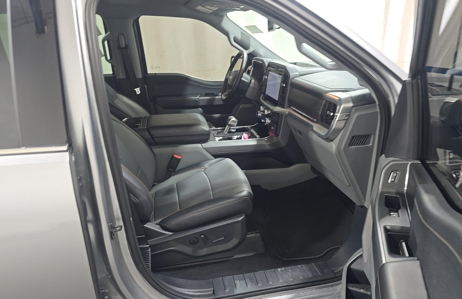 Used 2025 Ford F150 Lariat w/ Bed Utility Package AWD/4WD image 8