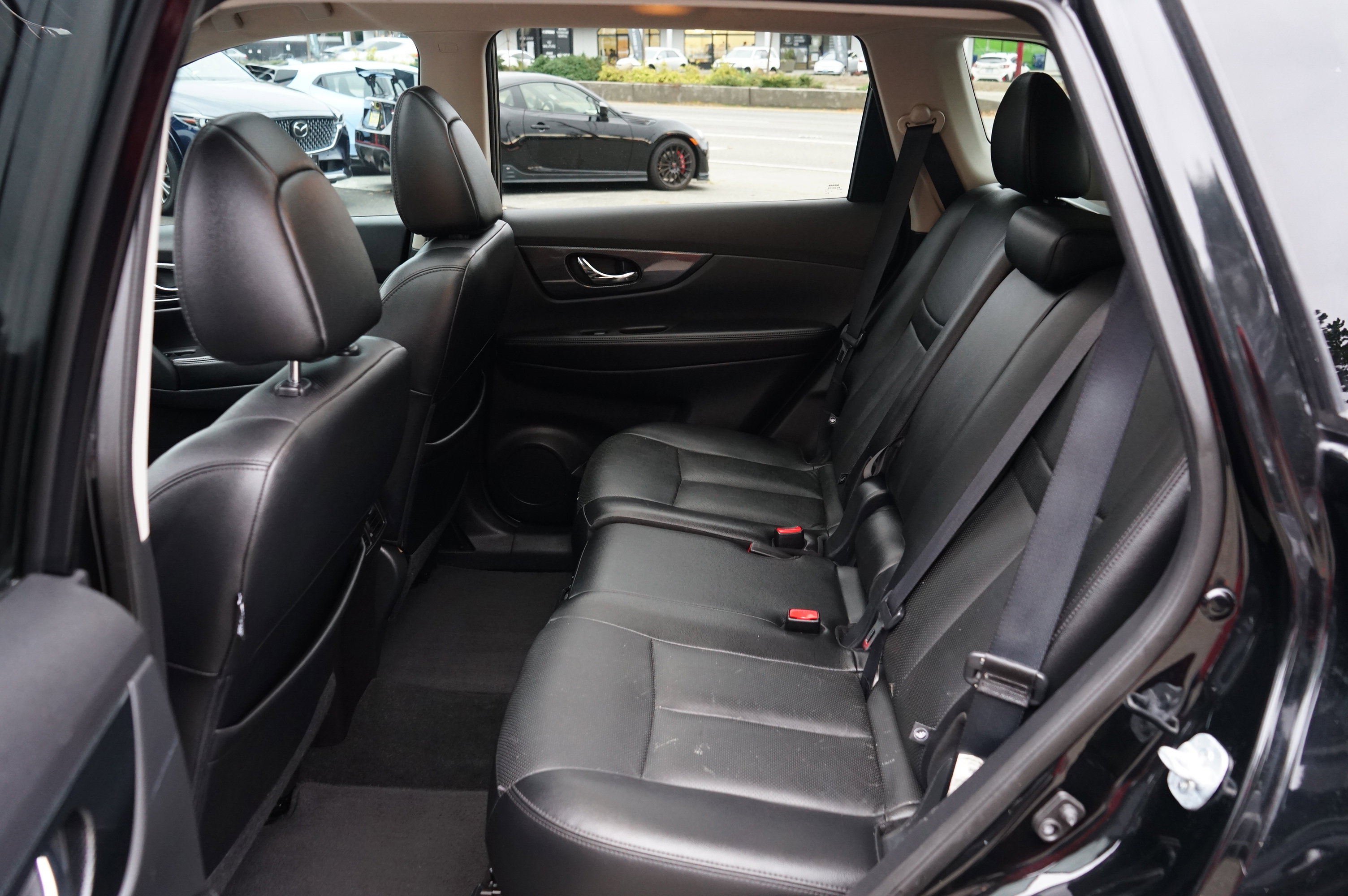 Used 2016 Nissan Rogue SL w/ SL Premium Package image 16