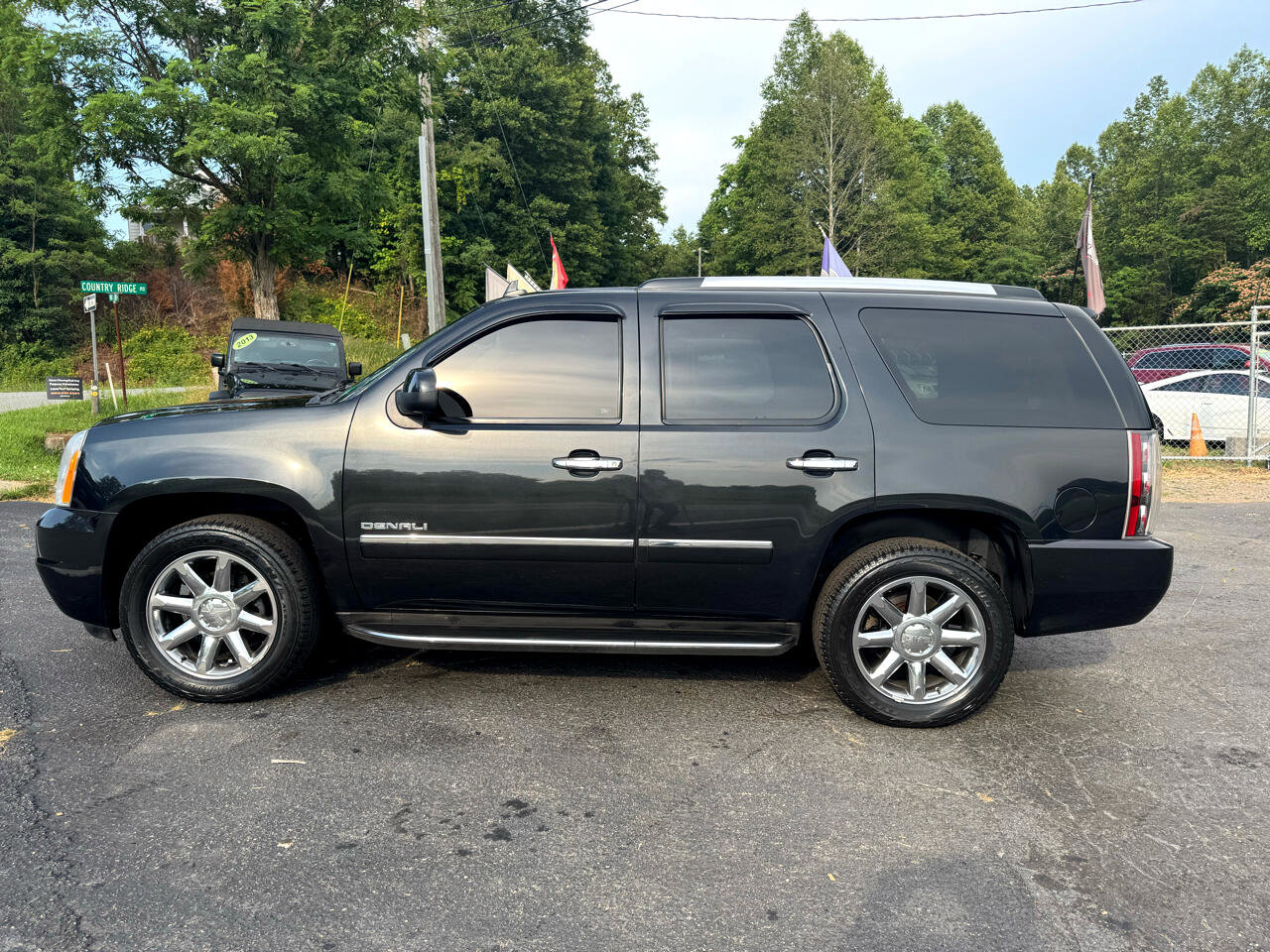 Used 2012 GMC Yukon Denali image 3