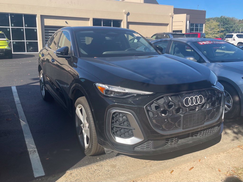 Used 2025 Audi Q5 Premium Plus w/ Premium Plus AWD/4WD image 2