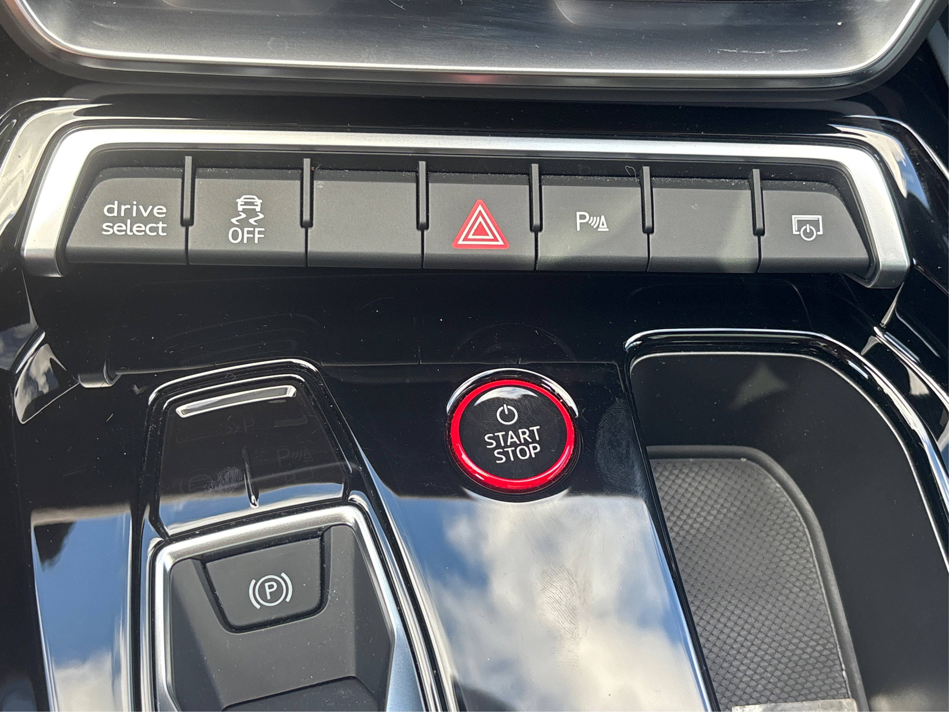 Used 2024 Audi e-tron GT Premium Plus image 45