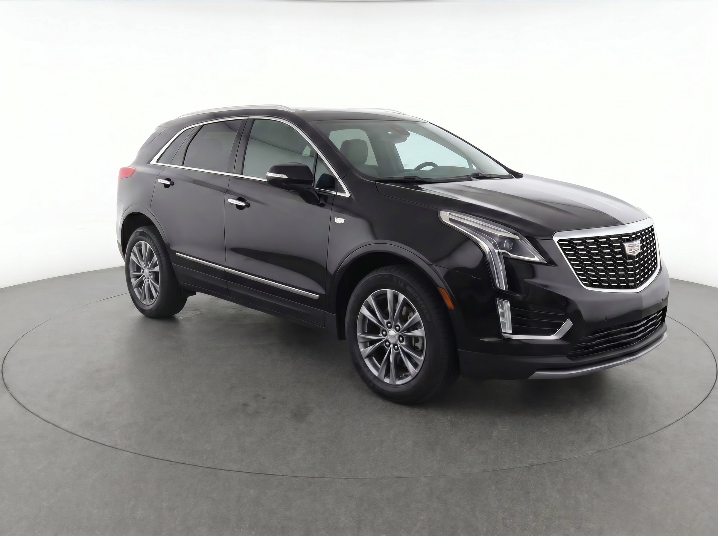 Used 2023 Cadillac XT5 Premium Luxury AWD/4WD image 2