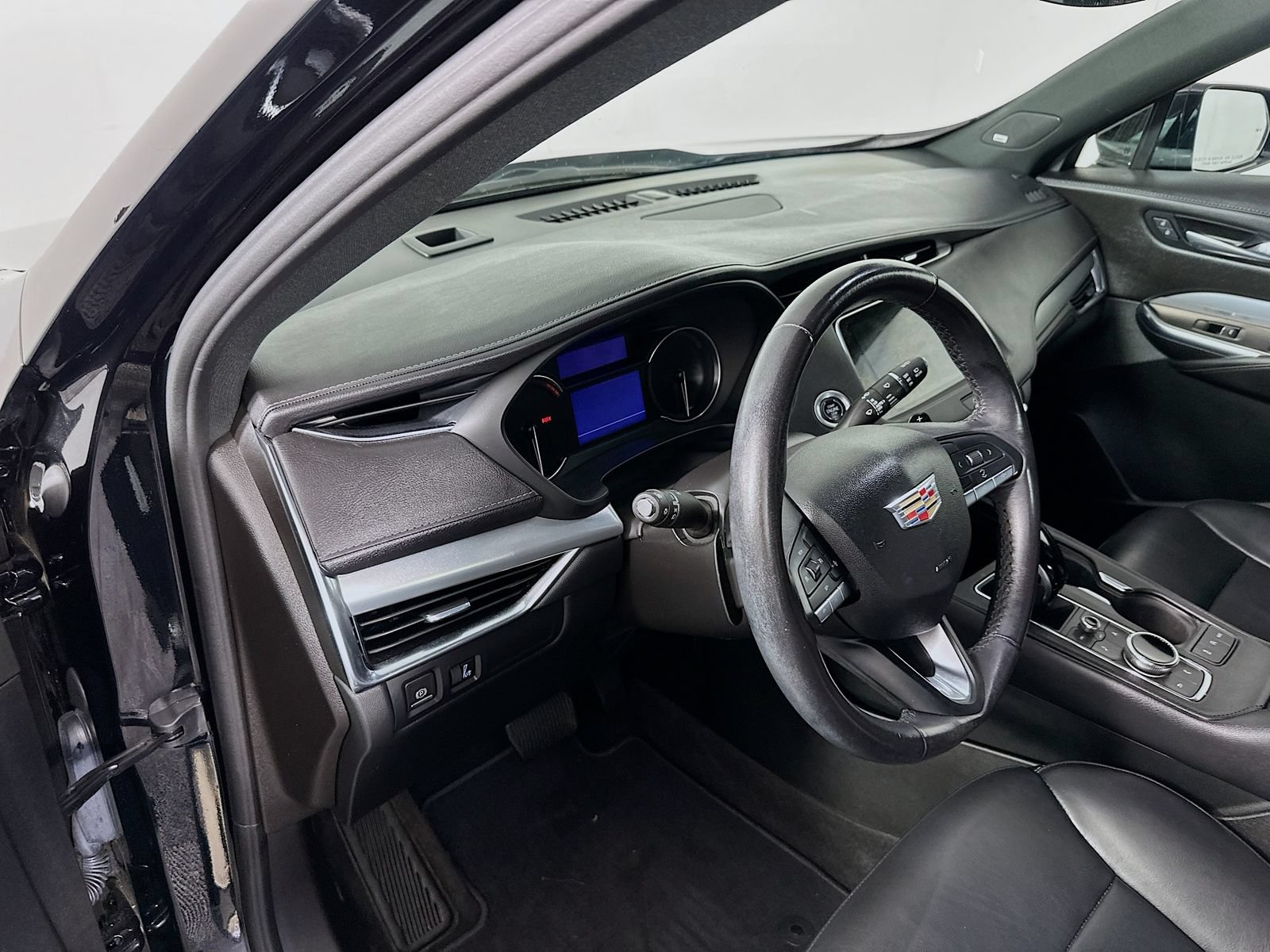 Used 2022 Cadillac XT4 Premium Luxury w/ Driver Awareness Package AWD/4WD image 9