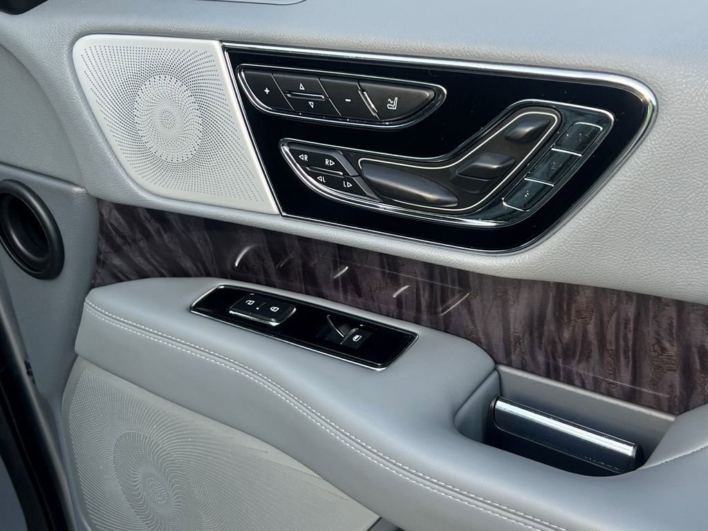 Used 2021 Lincoln Navigator Reserve w/ Luxury Package image 11