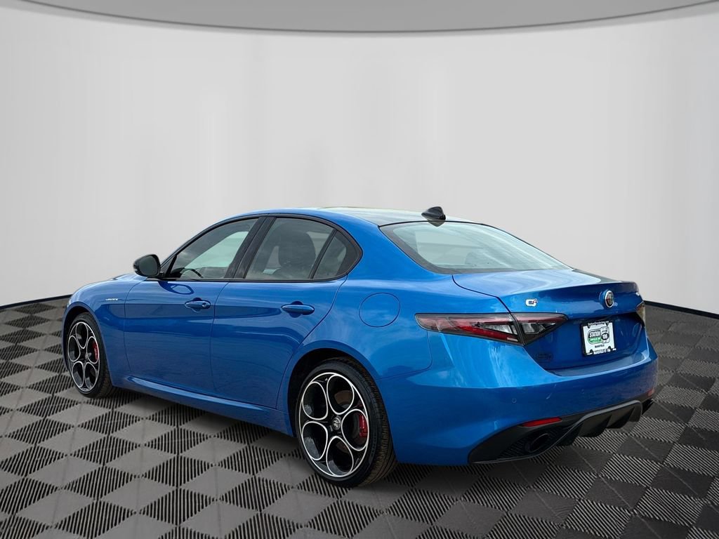 Used 2024 Alfa Romeo Giulia Veloce AWD/4WD image 5