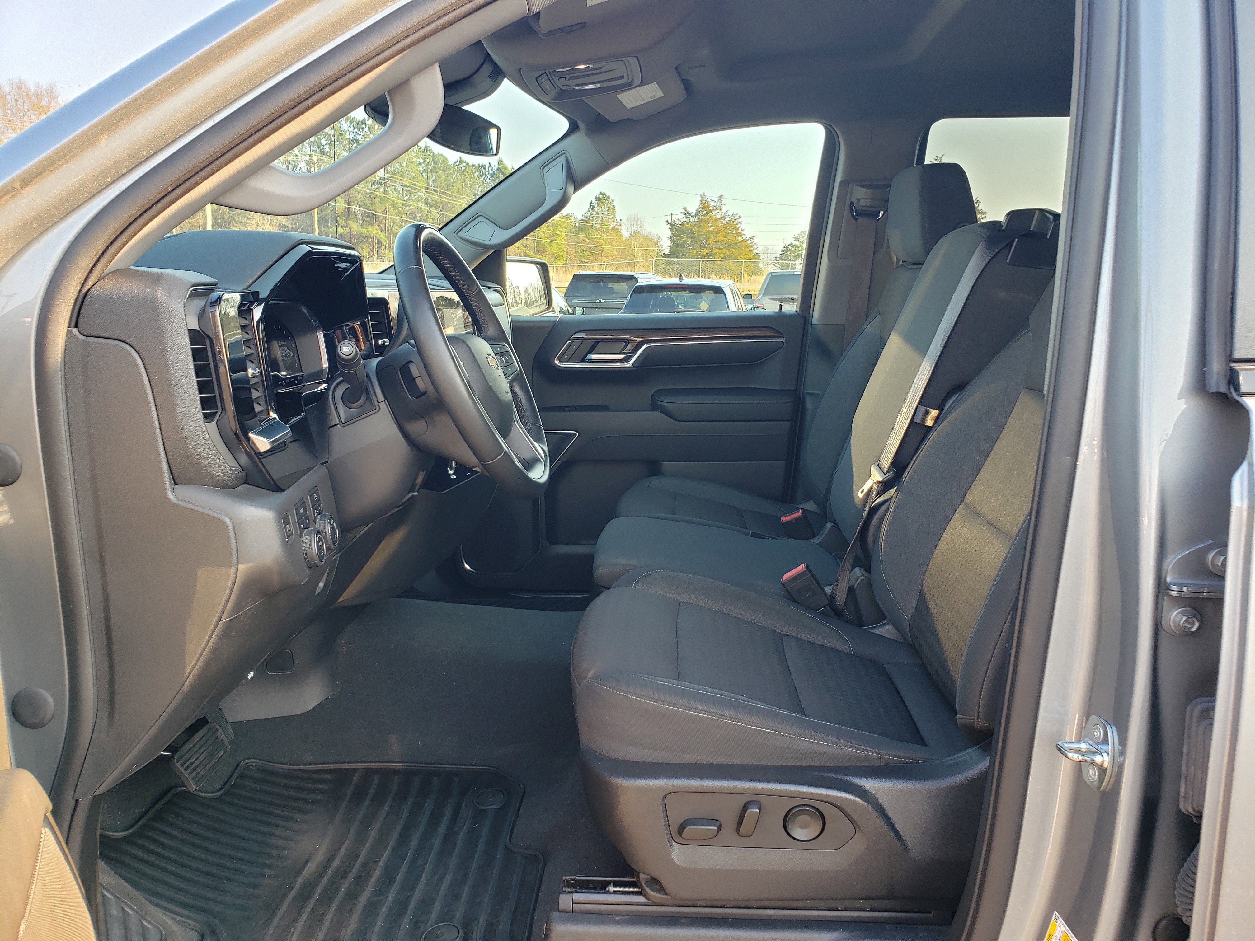 Used 2023 Chevrolet Silverado 1500 LT image 30