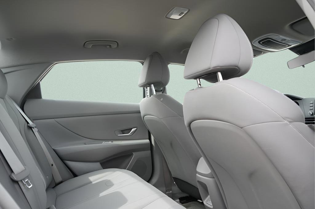 Certified 2025 Hyundai Elantra Blue FWD image 15