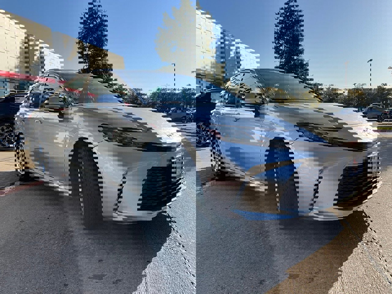 Used 2025 Toyota Camry LE image 5