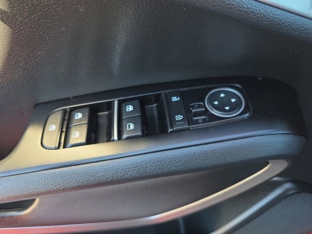 Used 2023 Kia Soul LX w/ Option Group 015 FWD image 18