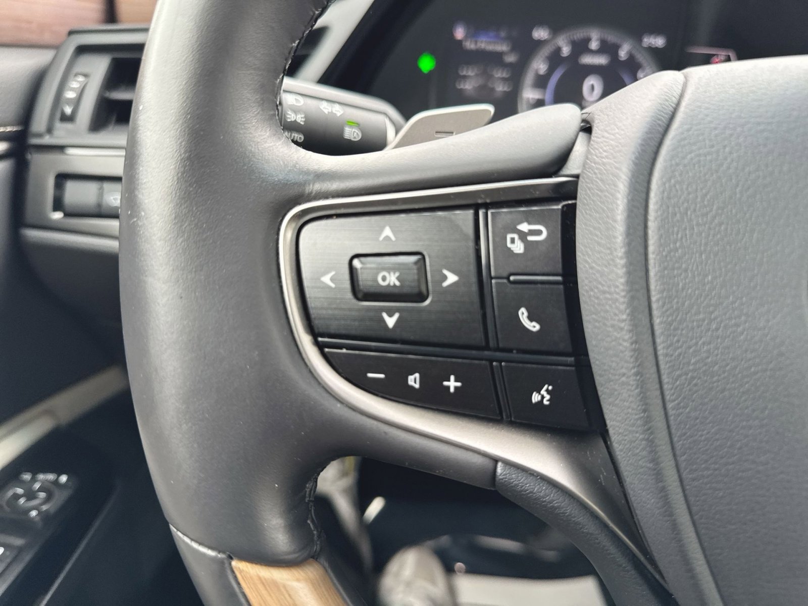 Used 2023 Lexus ES 350 w/ Accessory Package (Z1) image 15